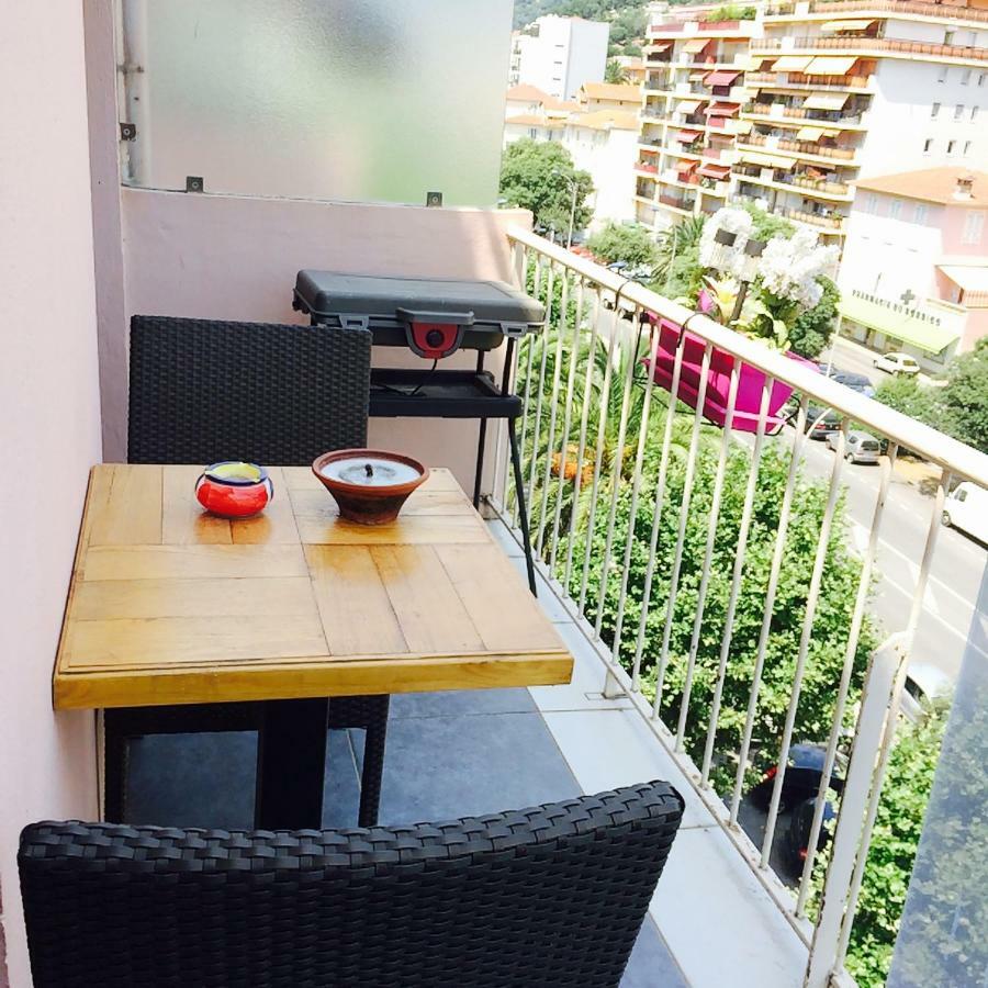 Chambre Dans Guest House Borrigo Menton Exterior foto